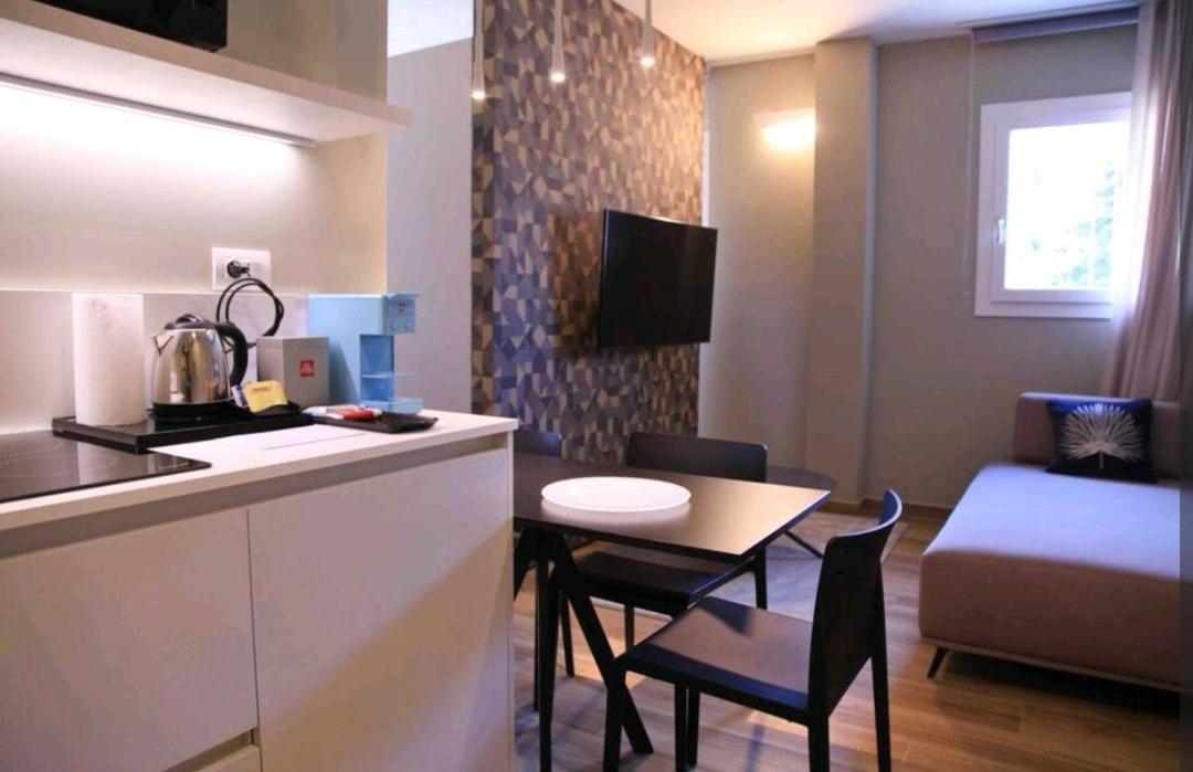 A&G Suites Parma Bagian luar foto