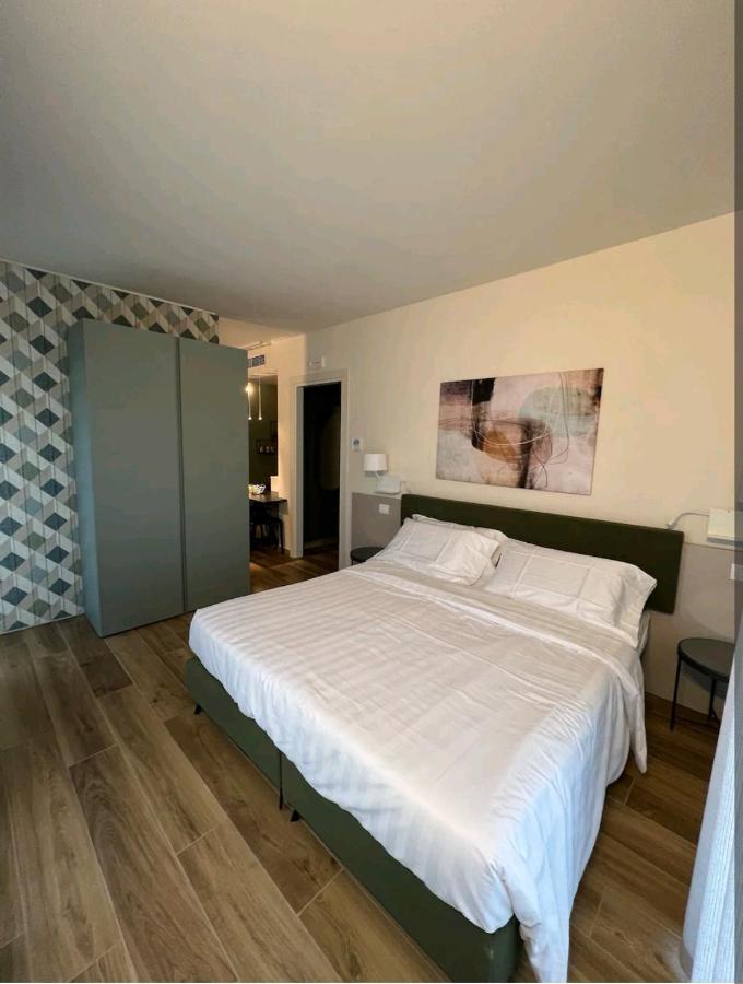 A&G Suites Parma Bagian luar foto
