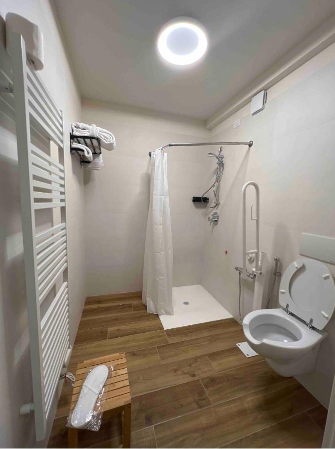 A&G Suites Parma Bagian luar foto